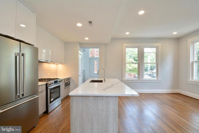 Building Photo - 1724 2nd St NW