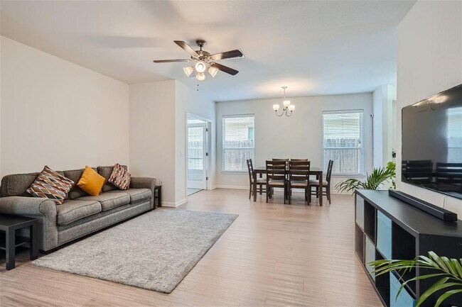 Building Photo - 821 Durness Dr