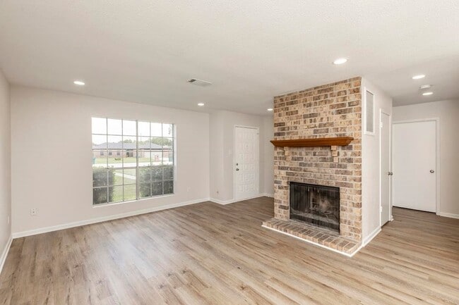 Building Photo - 8930 Manion Dr