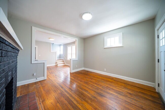 Building Photo - 73 E Markison Ave