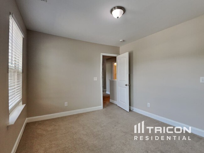 Building Photo - 456 Rolling Meadows Dr