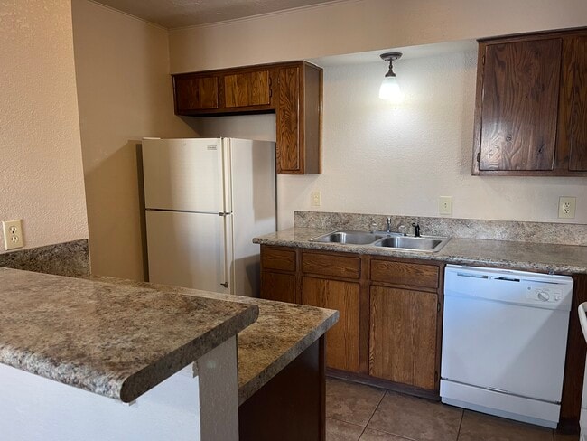 Building Photo - 1007 Spring Loop