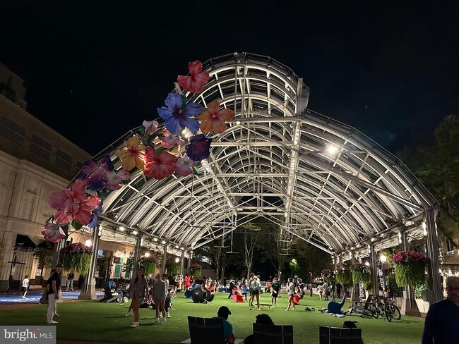 Building Photo - 1701 Lake Shore Crest Dr