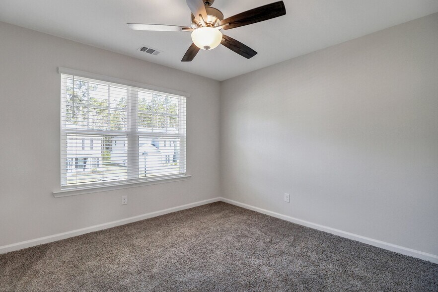 Building Photo - 114 Chalk Farm Way