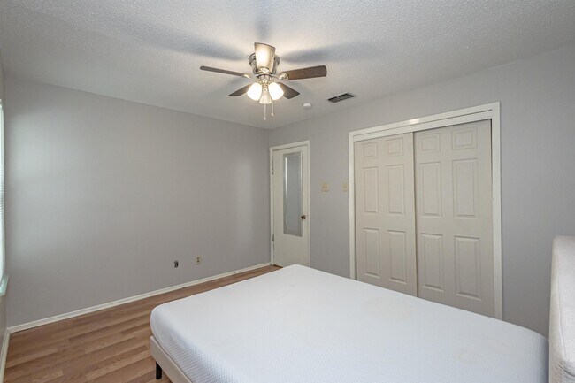 Building Photo - 100 Hillside Rd