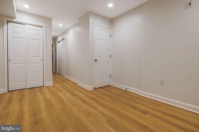 Building Photo - 333 S Conkling St