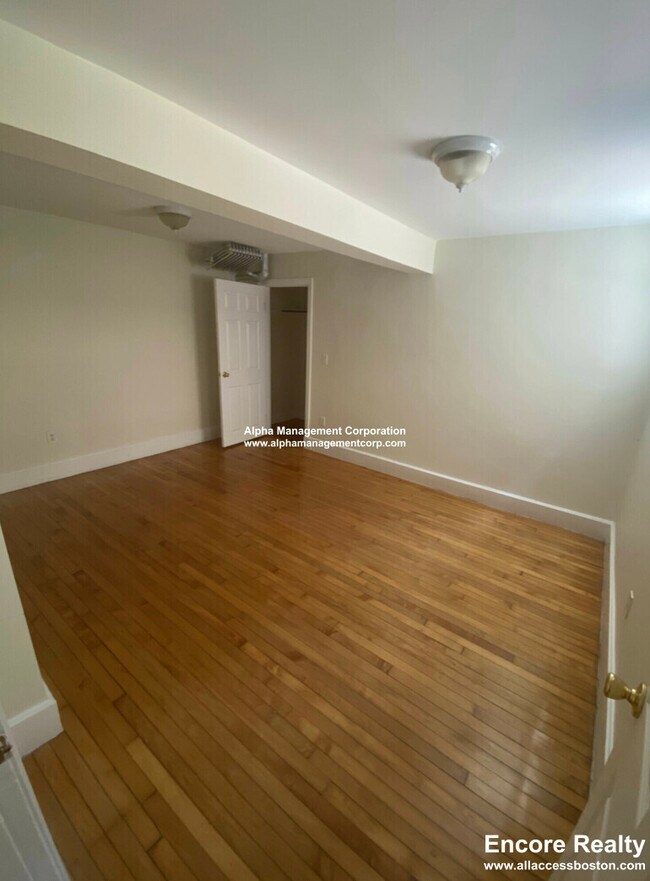 Building Photo - 14 Centre St