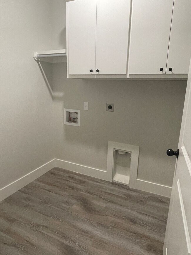 Building Photo - Townhome in Cooper School District!