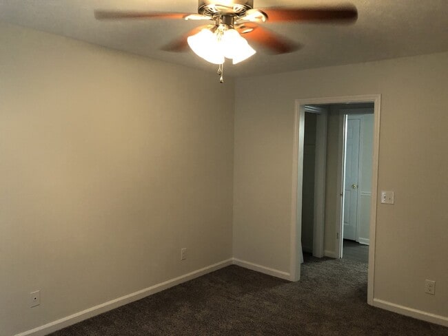 Building Photo - Beautiful 3BD 2BA Home with detached garage and fenced in backyard For Rent in Cookeville!