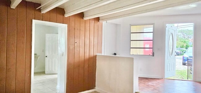 Building Photo - 2325 Johnson St