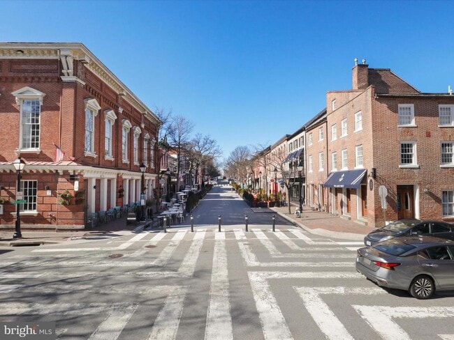 Building Photo - 811 Gibbon St