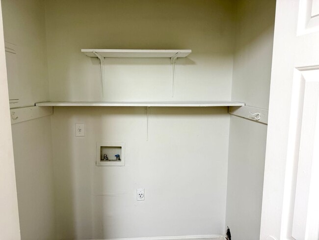 Building Photo - Welcome to this charming 2-bedroom, 2-bathroom home located in the heart of Fayetteville, GA.