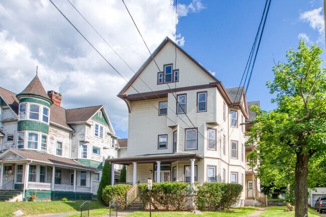 Primary Photo - 325 Chestnut St