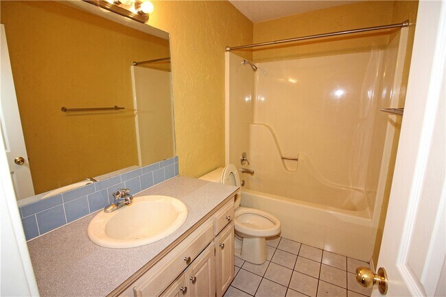 Building Photo - 1205 SE 22nd St