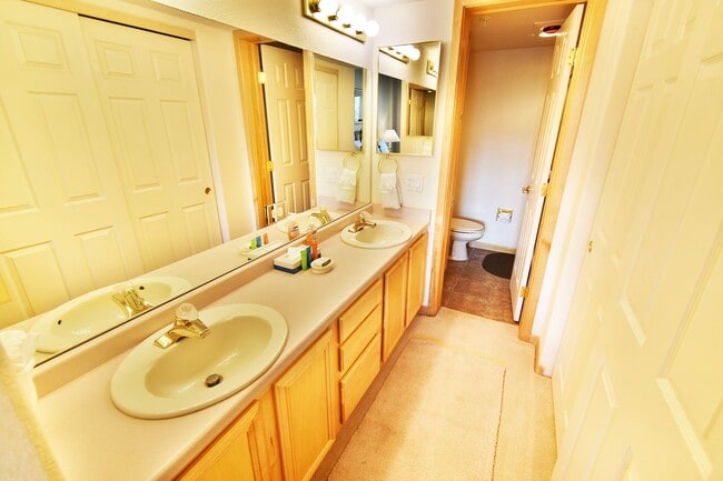 Building Photo - Long Term Rental- Towers at Lakepoint #208
