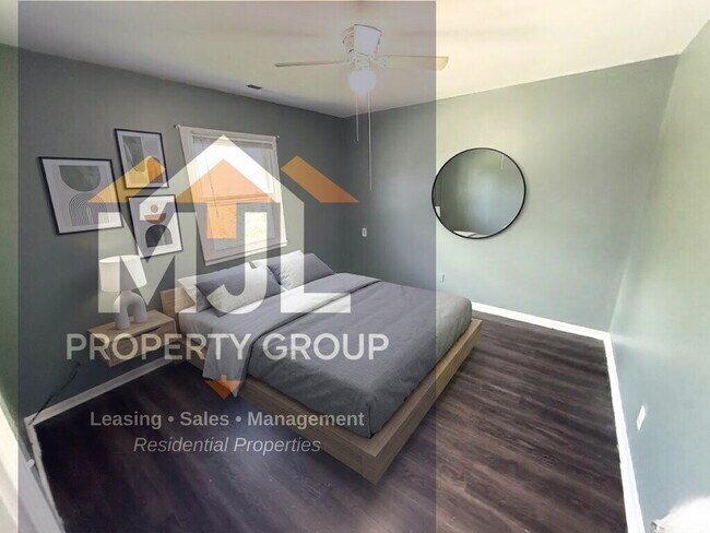 Building Photo - Spacious 3 Bedroom / 1 Bath Apartment in Sugar Creek *Ready Now*