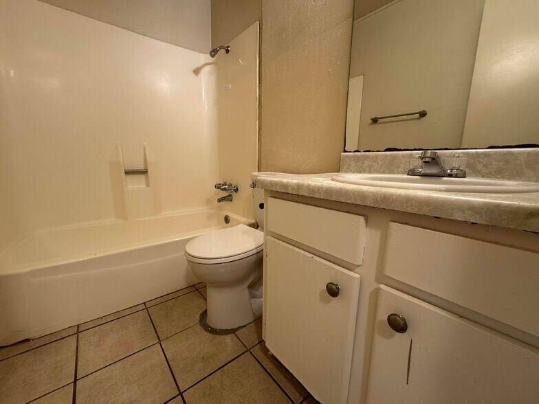Building Photo - 1102 Harley Dr