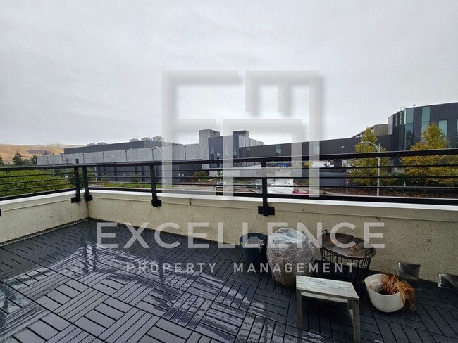 Building Photo - 6 Years New - Beautiful Townhouse With 3/3 with 2 Master Suites, Open Floor Plan, Attached 2 Car ...