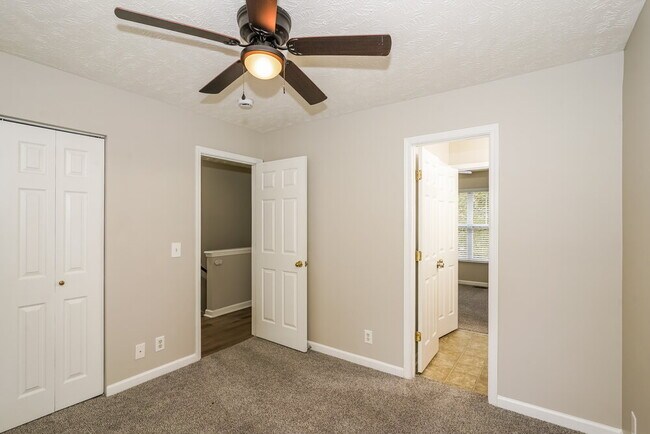 Building Photo - 1031 Bradford Park Rd