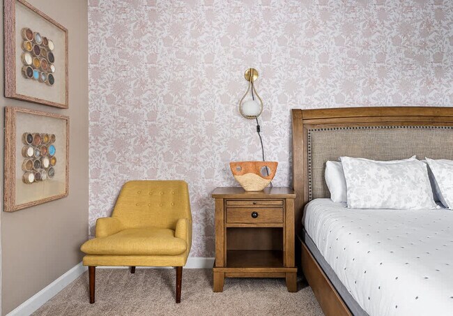 Building Photo - 4702 Sleepy Hollow Dr