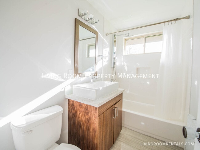 Building Photo - 11826 NE Sacramento St