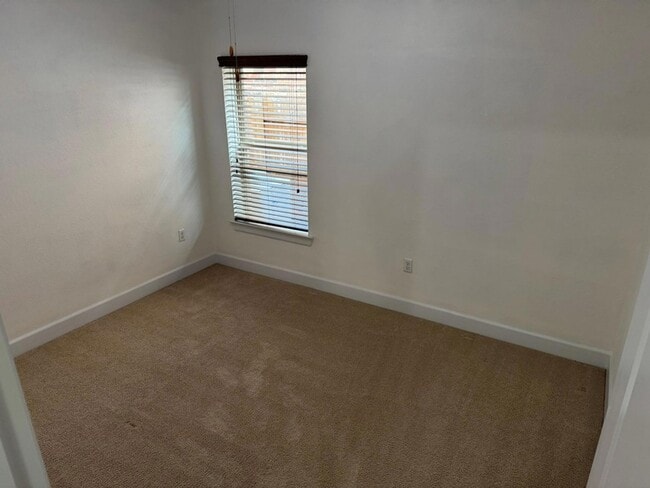 Building Photo - 13704 Camp Comfort Ln