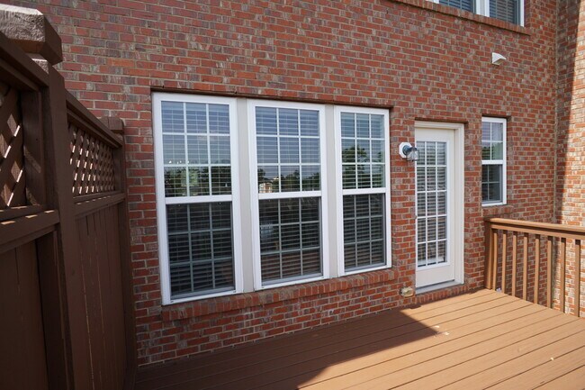 Building Photo - Wonderful 3 Bed  3.5 Bath Townhome in Vinings!