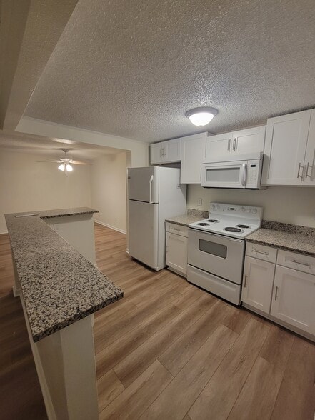 Kitchen - 4079 E Michigan St