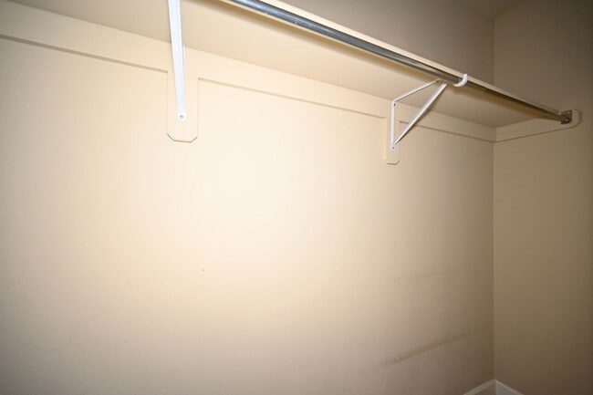 Building Photo - 2 bedroom, 2.5 baths townhouse with 1 car garage in Oak Valley Estates!