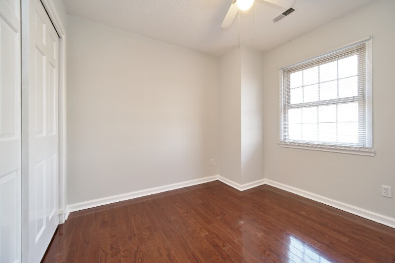 Building Photo - 3221 Regents Park Ln