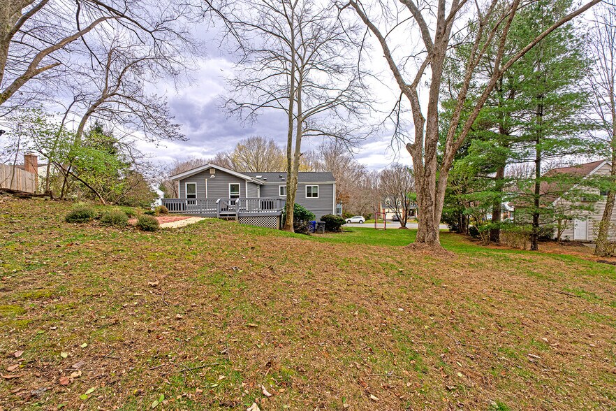 Building Photo - 9705 Locust Hill Dr