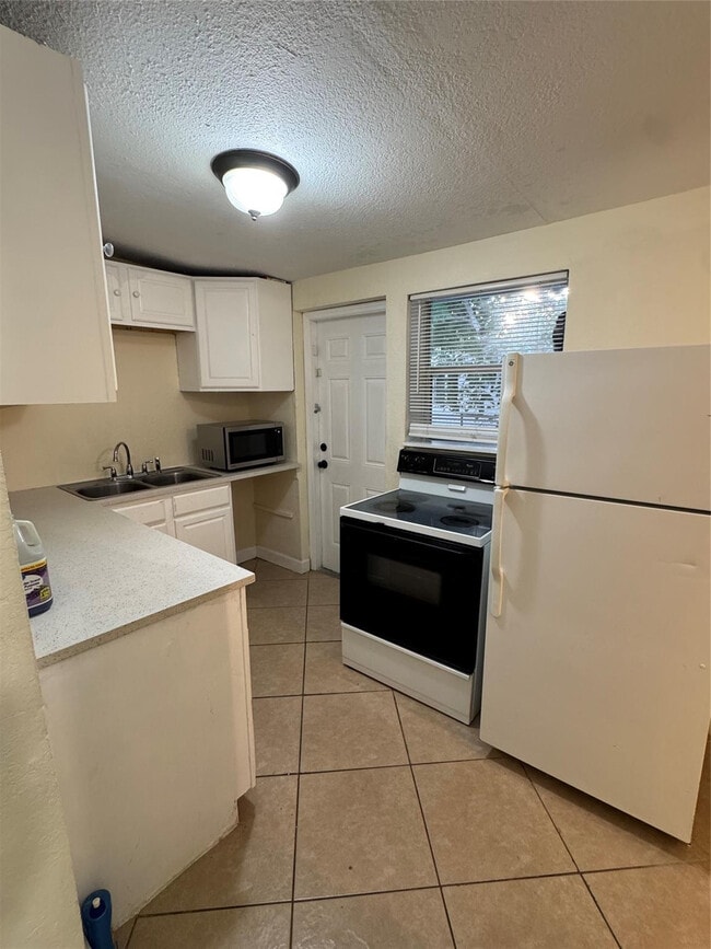 Building Photo - 1608 St