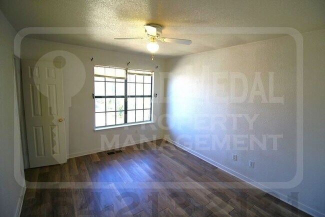 Building Photo - 3700 Ys Pak Ct