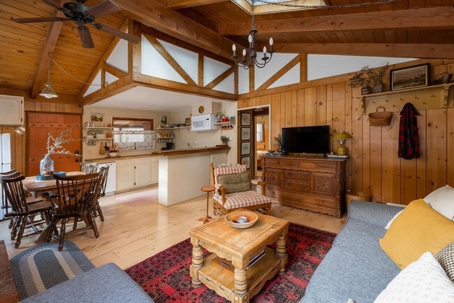 Building Photo - Cozy 2 Bedroom 1 Bathroom Home in Big Bear City