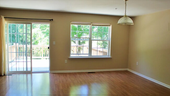 Building Photo - 206 Hampshire Dr