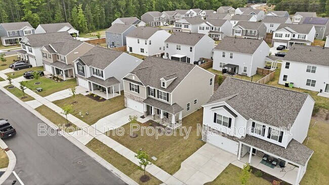 Building Photo - 413 Tucana St