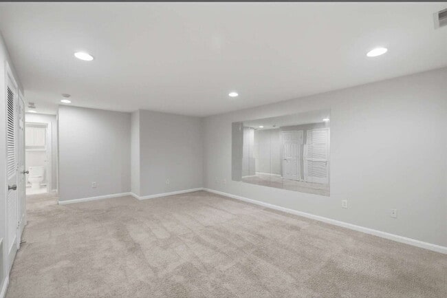 Building Photo - Elegant End-Unit Townhome with Exceptional Community Amenities