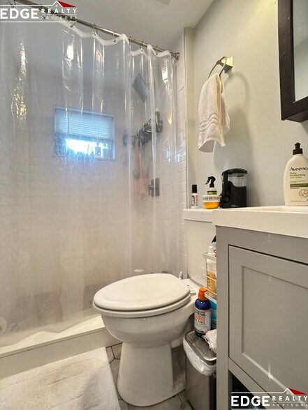 Building Photo - 33 Cottage St