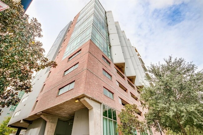 Building Photo - 2000 Bagby St