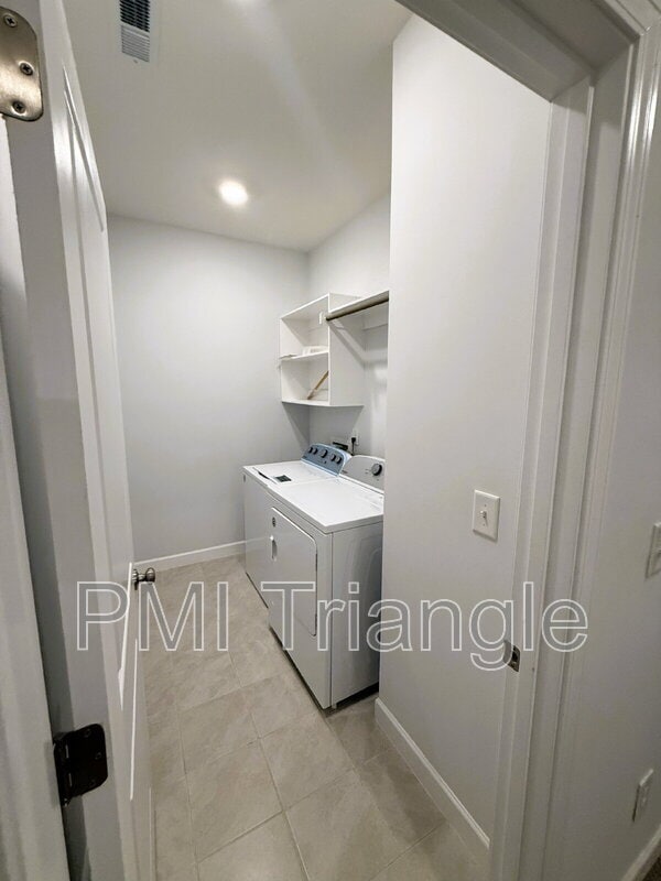 Building Photo - 156 Etteinne Garden Ln