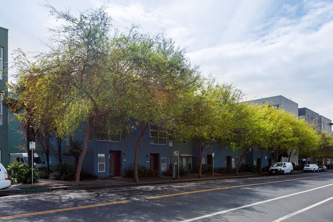 Building Photo - Beautiful Emeryville Townhouse!