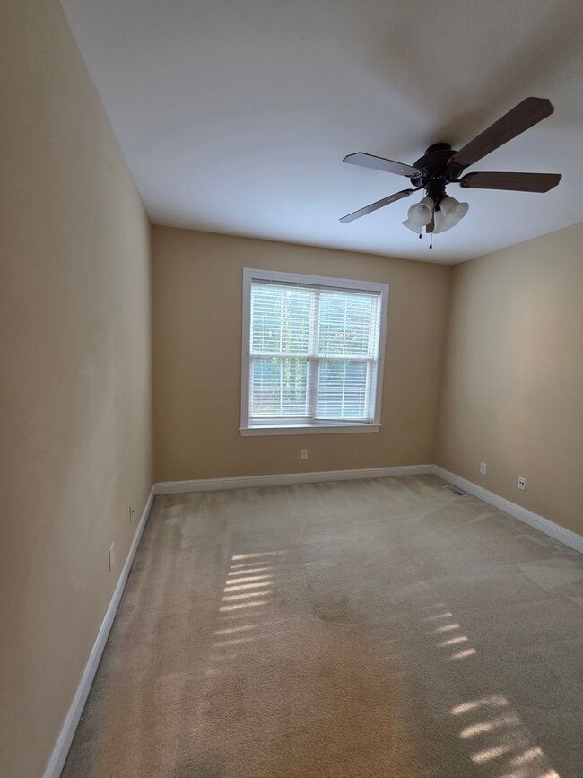 Building Photo - 306 Lochleven Ct