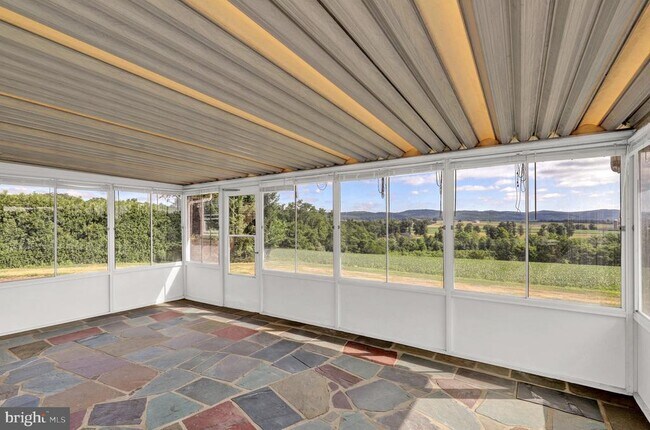 Building Photo - 13 Lupine Ln