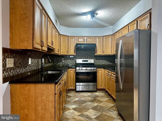 Building Photo - 99 Thoreau Dr