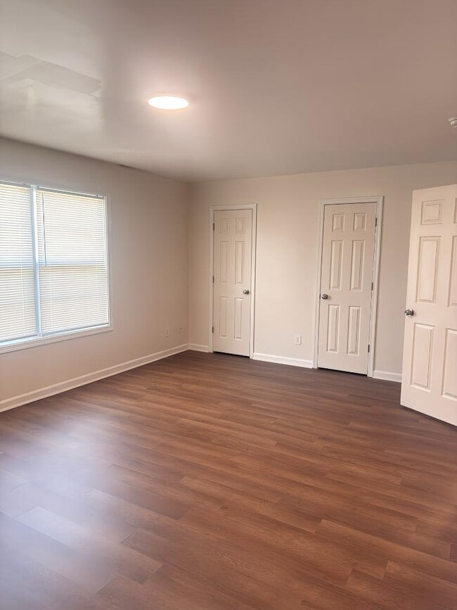 Building Photo - 986 Aztec Dr