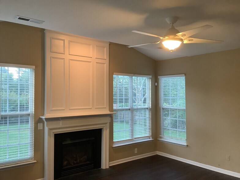 Building Photo - 1432 Cantwell Ct
