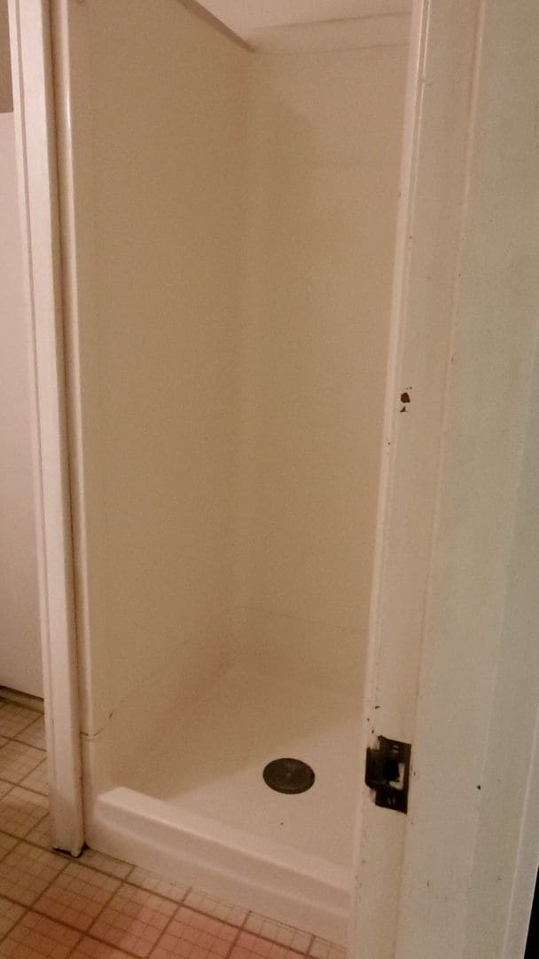 Building Photo - 2 & 4 Bedroom Apartments with Classic Charm & Bay View