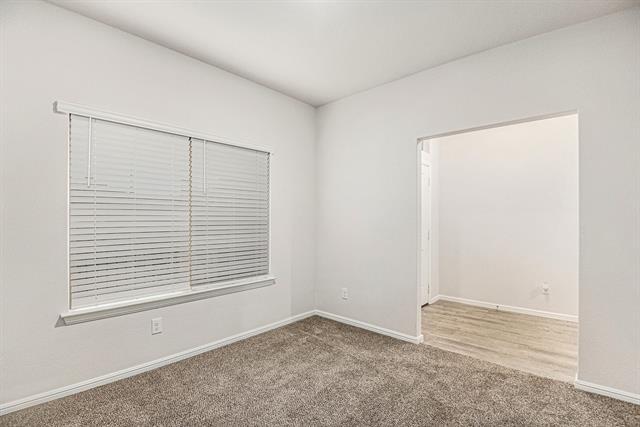 Building Photo - 724 Beebrush Dr