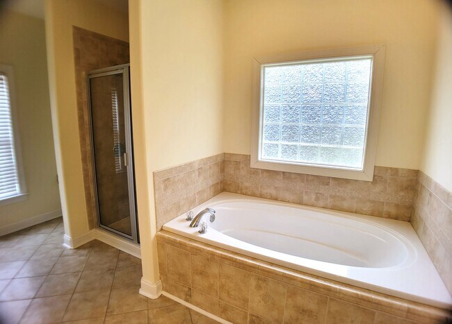 Building Photo - Gorgeous 3BD/2.5BA home with large upstairs bonus room and a 2 car garage in Clayton/Garner area!