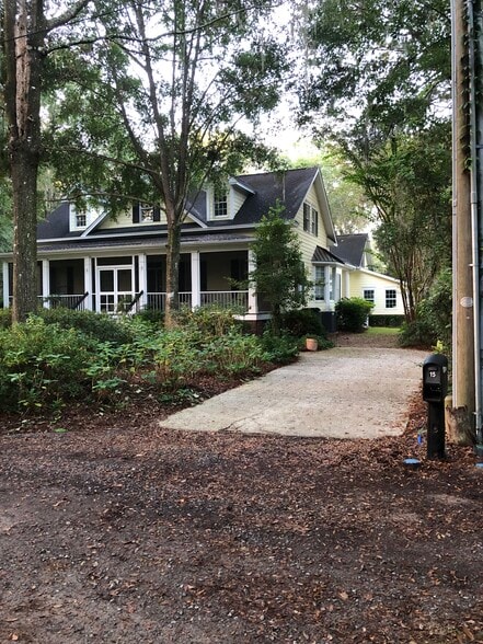 Front - 15 Morven Ln